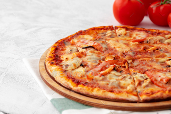 Freshly baked pizza on table close up / Photodune, Misc