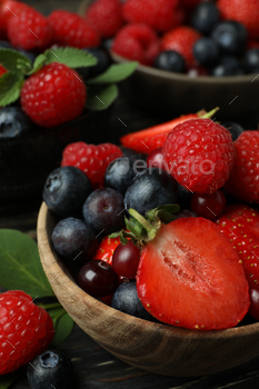 Bowls with berry mix on wooden table / Photodune, Misc