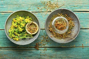 Hypericum in herbal medicine / Photodune, Misc