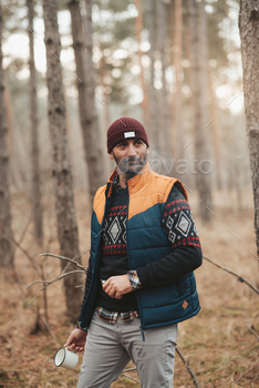 Hiker man in the forest / Photodune, Misc