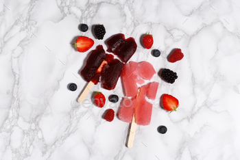 Melted popsicles with berries / Photodune, Misc