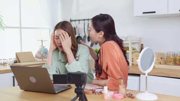 Asian Beauty blogger Influencer woman checking sale order on computer.