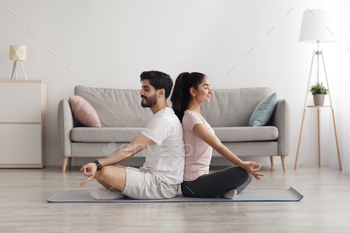 Covid-19 lockdown, workout at home together, active lifestyle / Photodune, Misc