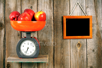 Apples on scales / Photodune, Misc