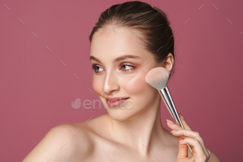 Beauty portrait of an attractive smiling young healthy woman / Photodune, Misc