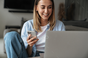 Happy young woman using mobile phone / Photodune, Misc