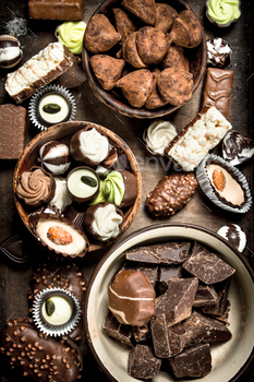 Chocolate candies in a bowls. / Photodune, Misc