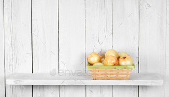 Onions in a basket / Photodune, Misc