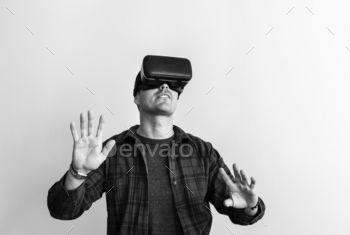 White man experiencing virtual reality with VR headset / Photodune, Misc