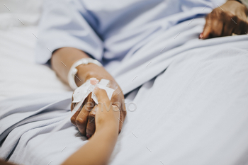 Daughter holding  her mothers hand in the hospital / Photodune, Misc