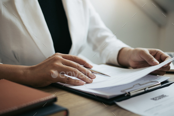 Female employee are describing the employment history of the employer about his work experience. / Photodune, Misc