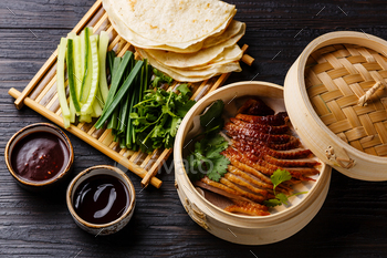 Peking Duck in bamboo steamer / Photodune, Misc