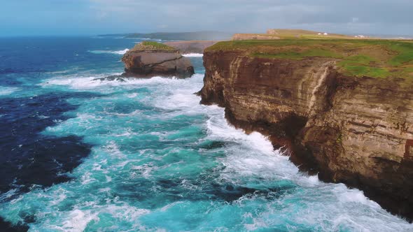 Wild and Blue Ocean Water at the Irish West Coast – Awesome Landscape