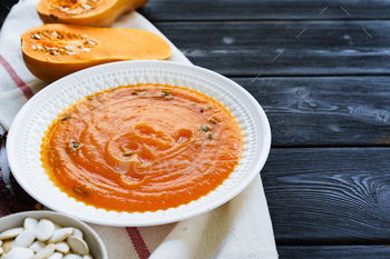 Homemade pumpkin soup on a black table / Photodune, Misc