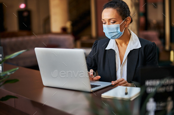 Concentrated brunette woman staring at her laptop / Photodune, Misc