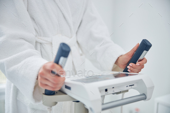 Woman is monitoring her individual progress after physical exercise / Photodune, Misc
