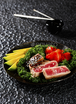 salad with fried tuna / Photodune, Misc