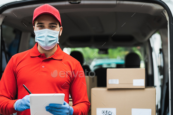 Delivery man wearing face protective mask to avoid corona virus spread / Photodune, Misc