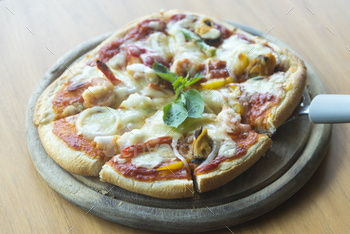 Pizza with seafood / Photodune, Misc