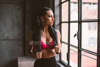 female bodybuilder training at the gym / Photodune, Misc