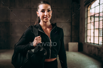 female bodybuilder training at the gym / Photodune, Misc