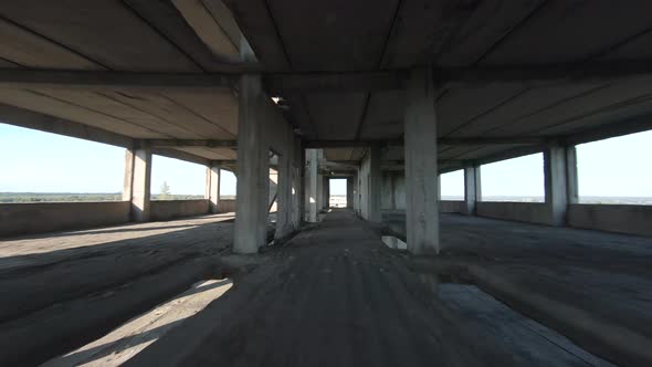 FPV Drone Flies Fast Through an Abandoned Building