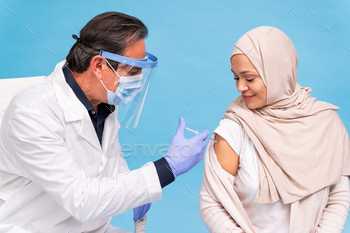 Peple gettig vaccine for covid-19 virus, vaccination against coronavirus / Photodune, Misc