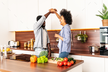 Afro american couple cooking at home / Photodune, Misc