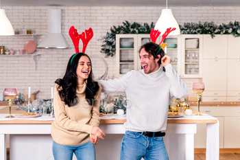 Happy couple celebrating Christmas at home / Photodune, Misc