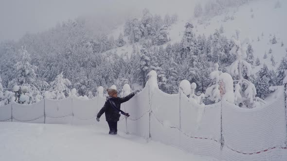 Free boy in winter day.