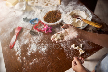 Little chef showing a star-shaped future cookie / Photodune, Misc