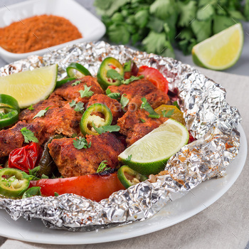 Baked in foil packet fajita chicken with zucchini, tomatoes and bell pepper, square / Photodune, Misc