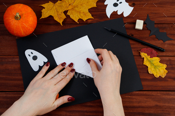 Halloween DIY. Step-by-step instructions for cutting a spider web from paper for the holiday. / Photodune, Misc