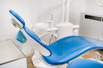 An empty chair in the dentist's office. Empty dentist's office / Photodune, Misc