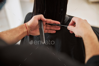 Customer having her hair cut by a salon professional / Photodune, Misc