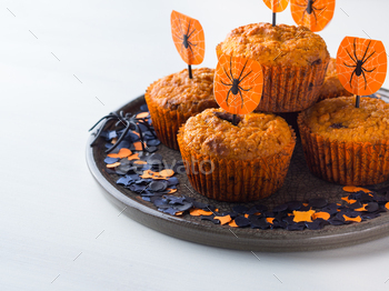 Pumpkin muffins for Halloween kids party on white / Photodune, Misc