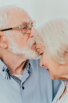Elderly couple in love / Photodune, Misc