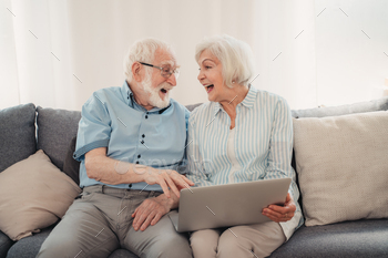 Elderly couple with computer laptop at home / Photodune, Misc