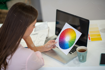 Close up of a color palette in female hands / Photodune, Misc