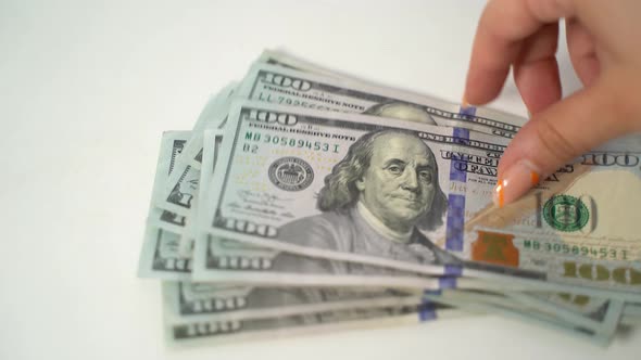 Woman Counting 100 US American Dollars 4K