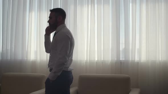 Talking Business on the Phone alt