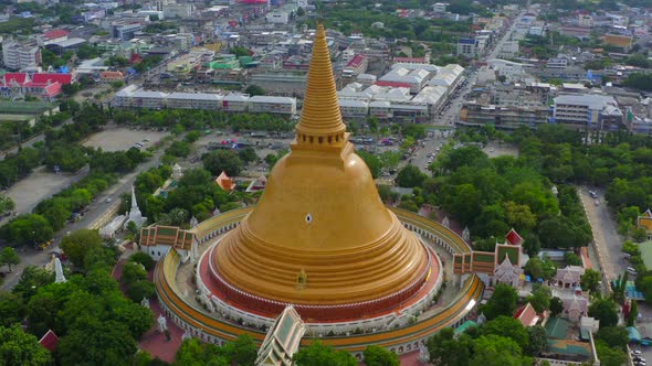 Wat Phra Pathom Chedi Ratchaworamahawihan or Wat Phra Pathommachedi Ratcha Wora Maha Wihan in Nakhon