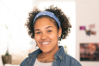 Pretty female teenager in casualwear smiling at camera / Photodune, Misc