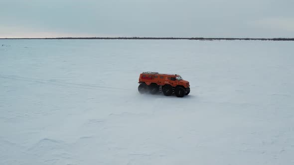 Eight - wheeled all - terrain vehicle