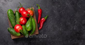 Various fresh vegetables on kitchen table / Photodune, Misc