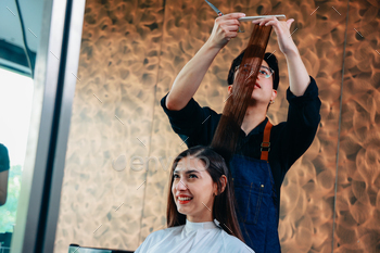 Young male hairdresser cutting client hair / Photodune, Misc