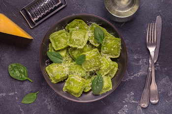 Ravioli with spinach and parmesan. / Photodune, Misc