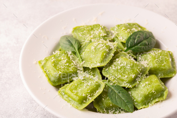 Ravioli with spinach and parmesan. / Photodune, Misc