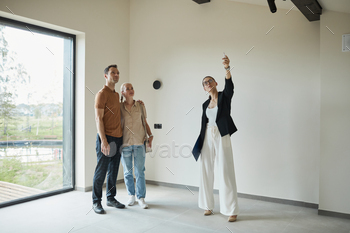 Real Estate Agent presenting House / Photodune, Misc