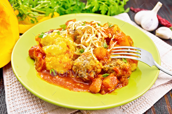 Porridge corn with meat and vegetables in plate on towel / Photodune, Misc
